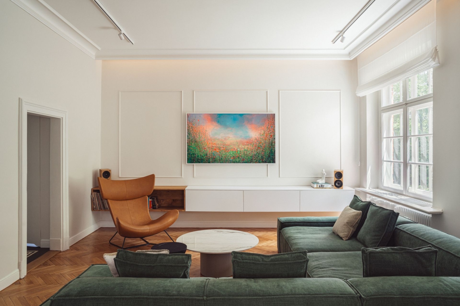 Fotel Imola i stolik Santiago marki BoConcept