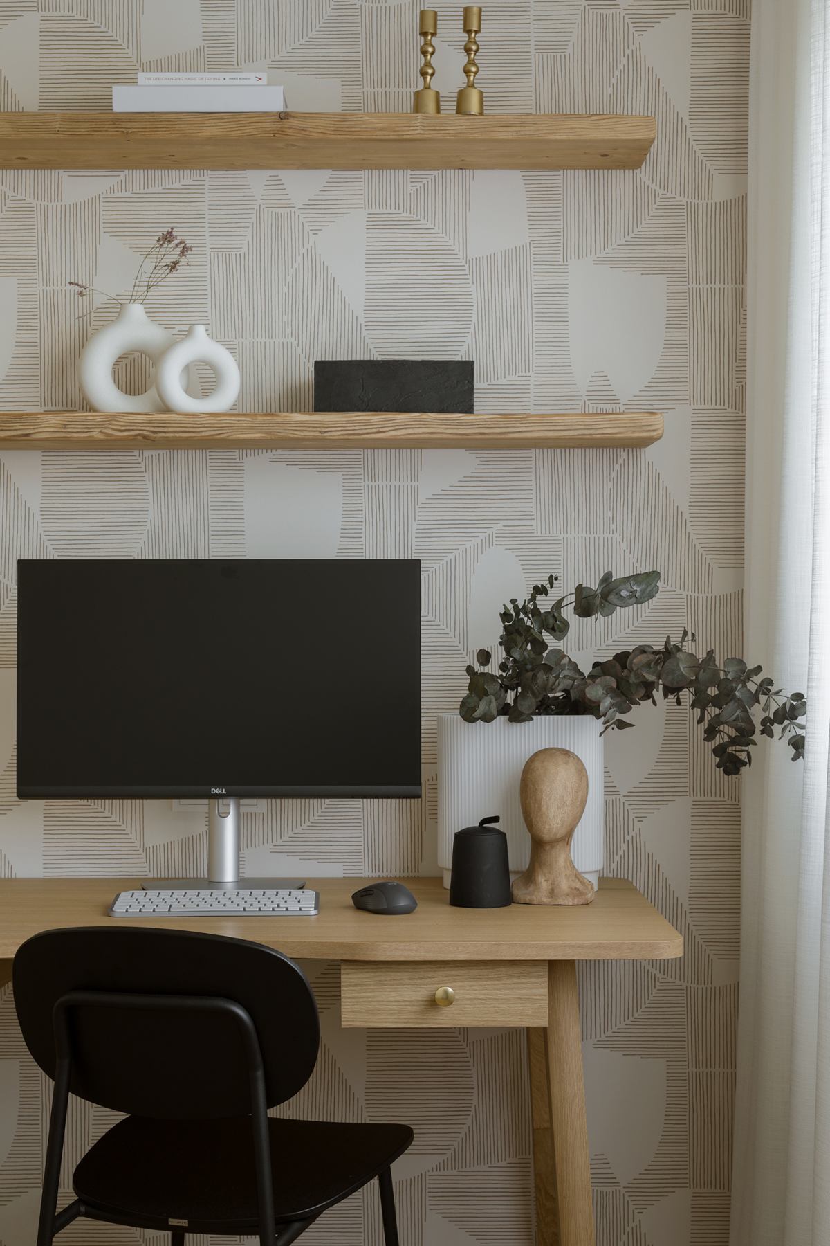 Mieszkanie 167 metrów w Dawidach Bankowych pod Warszawą biurko