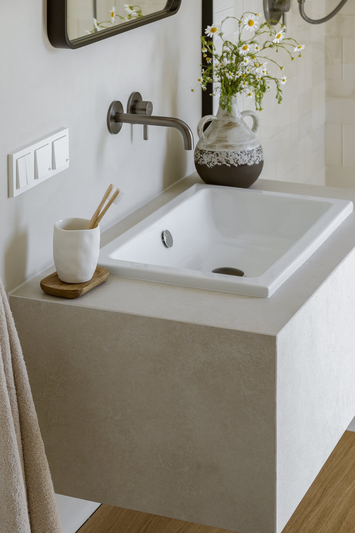 Mieszkanie 167 metrów w Dawidach Bankowych pod Warszawą umywalka