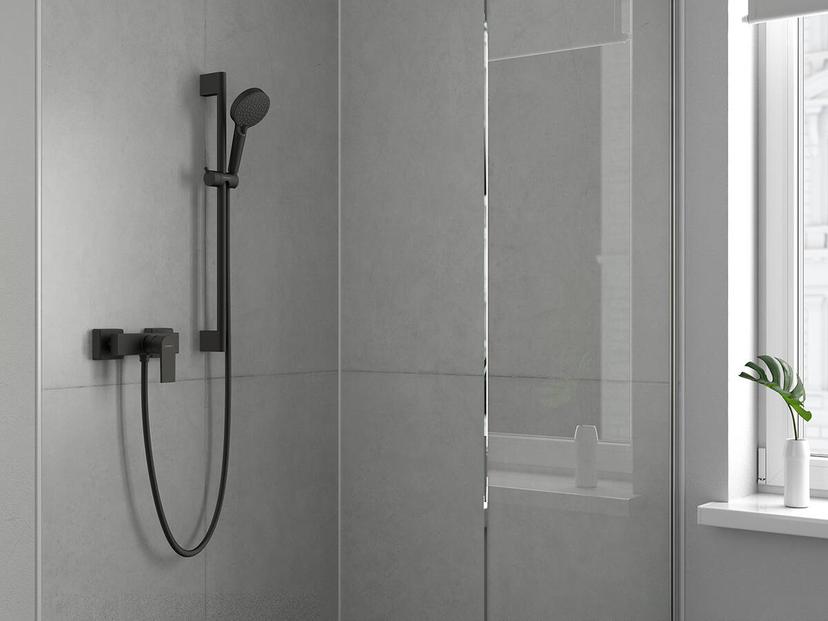 Czarny zestaw prysznicowy z deszczownicą - www.Łazienkarium.pl hansgrohe vernis zestaw prysznicowy, zestaw prysznicowy hansgrohe vernis, hansgrohe vernis zestaw prysznicowy podtynkowy