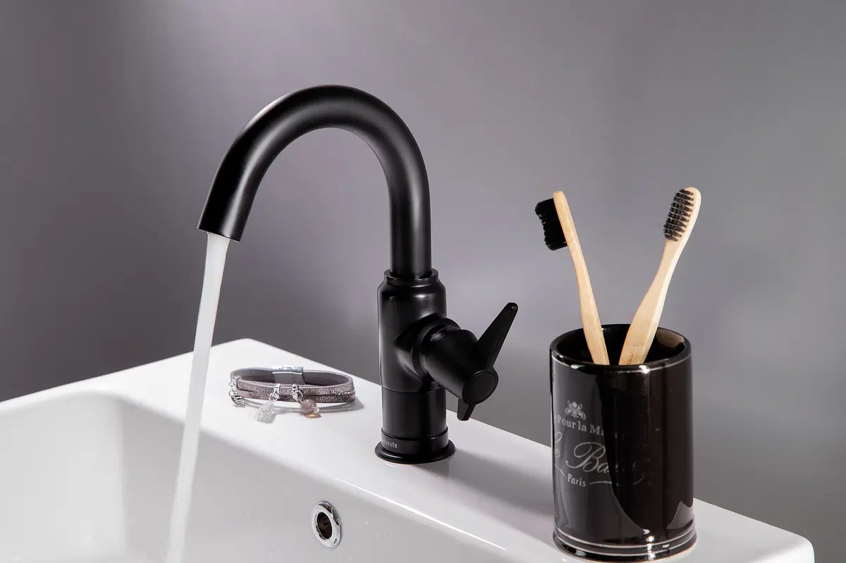 Deante Temisto – kolekcja baterii do łazienki w stylu retro