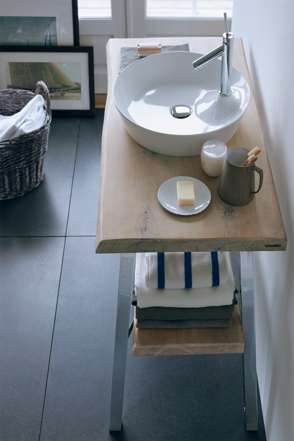 blat umywalkowy z deski, blat łazienkowy ze statej deski, łazienka z blatem drewnianym