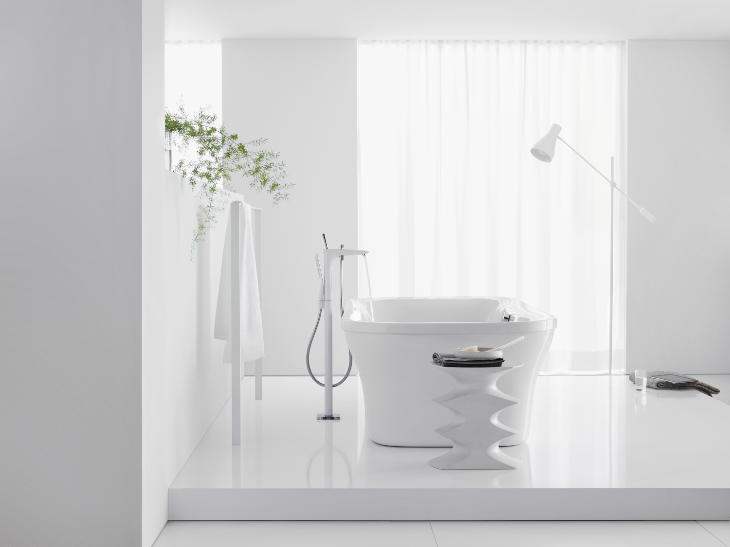 rośliny do łazienki minimalistycznej, łazienka minimalistyczna z roślinami, minimalizm i żywe rośliny w łazience