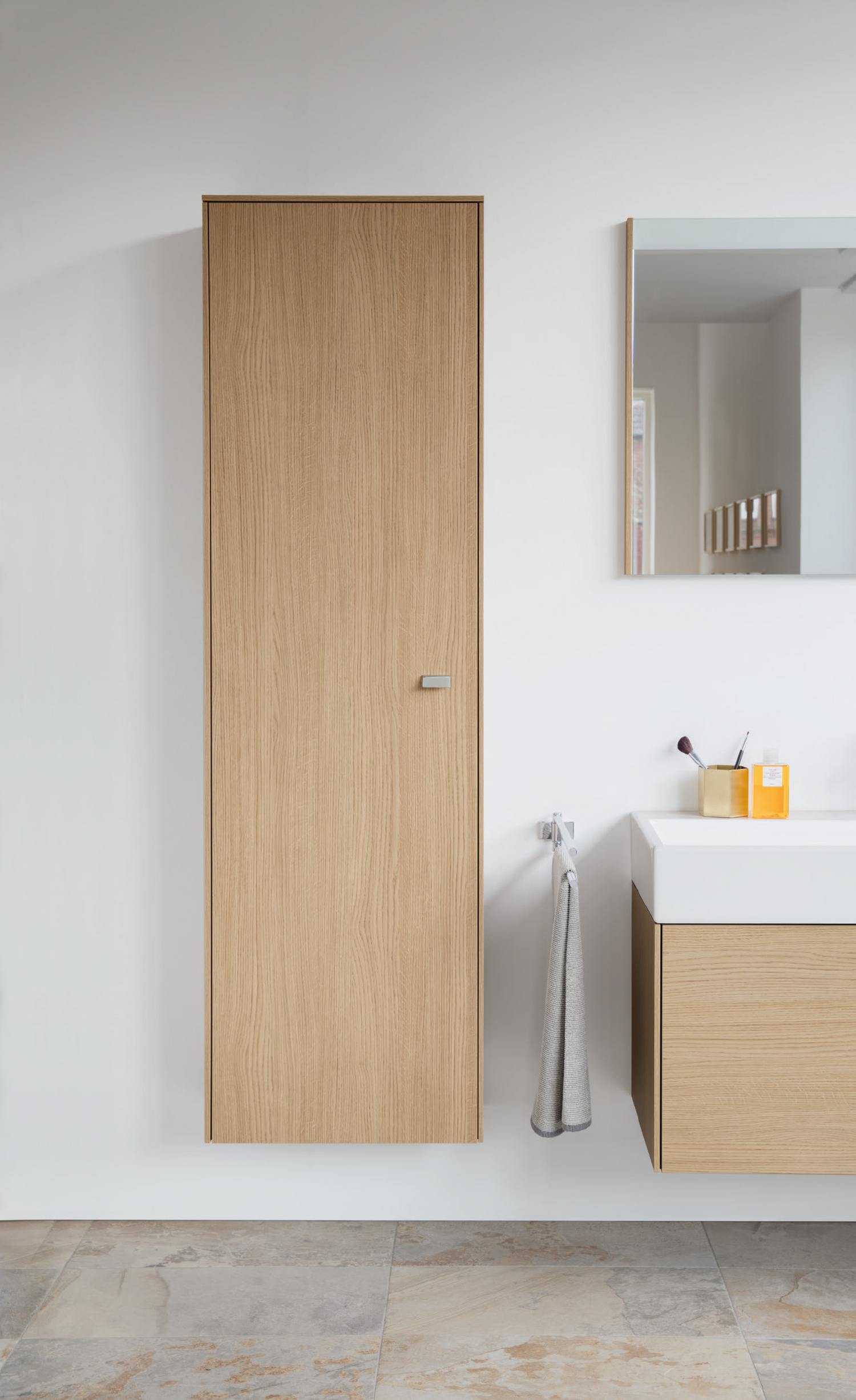 Meble z serii Duravit Brioso z okleiną w kolorze drewna - www.Łazienkarium.pl duravit meble drewno, meble w kolorze drewna, meble łazienkowe drewniane