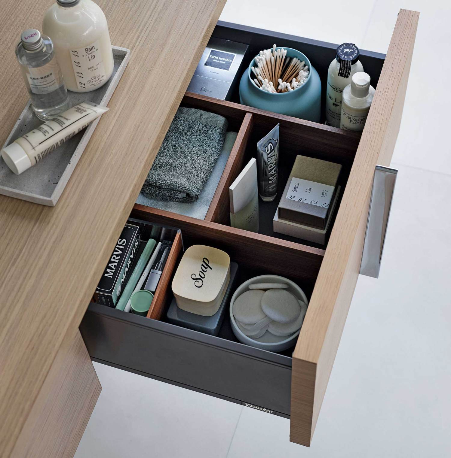 Szuflada w szafce podumywalkowej Duravit - www.Łazienkarium.pl duravit system szufladowy, duravit przegródki do szuflad, duravit segregacja w szufladach