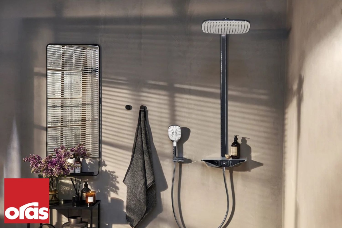 Łazienka z czarnymi dodatakmi - www.Łazienkarium.pl łazienka z czarnymi dodatkami, biała łazienka z drewnem i czarnymi dodatkami, ciemna łazienka inspiracje, łazienka szaro-czarna, mała czarna łazienka