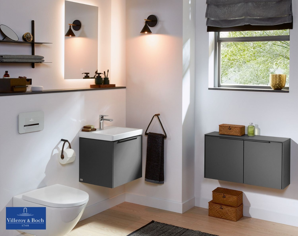 Łazienka z czarnymi dodatakmi - www.Łazienkarium.pl łazienka z czarnymi dodatkami, biała łazienka z drewnem i czarnymi dodatkami, ciemna łazienka inspiracje, łazienka szaro-czarna, mała czarna łazienka