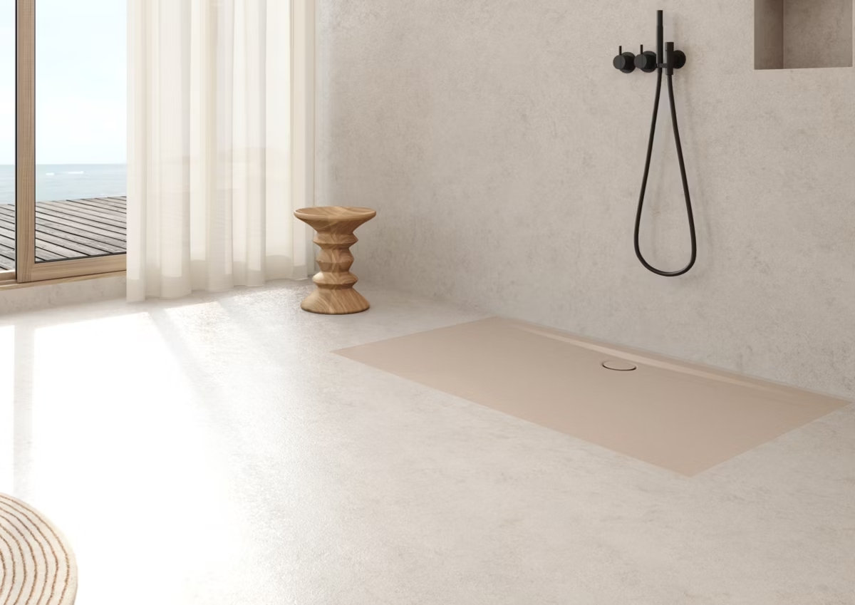 Kaldewei w łazience z mikrocementem - www.Łazienkarium.pl betonowa łazienka, mikrocement w łazience, mikrocement do łazienki, mikrocement łązienka kolory