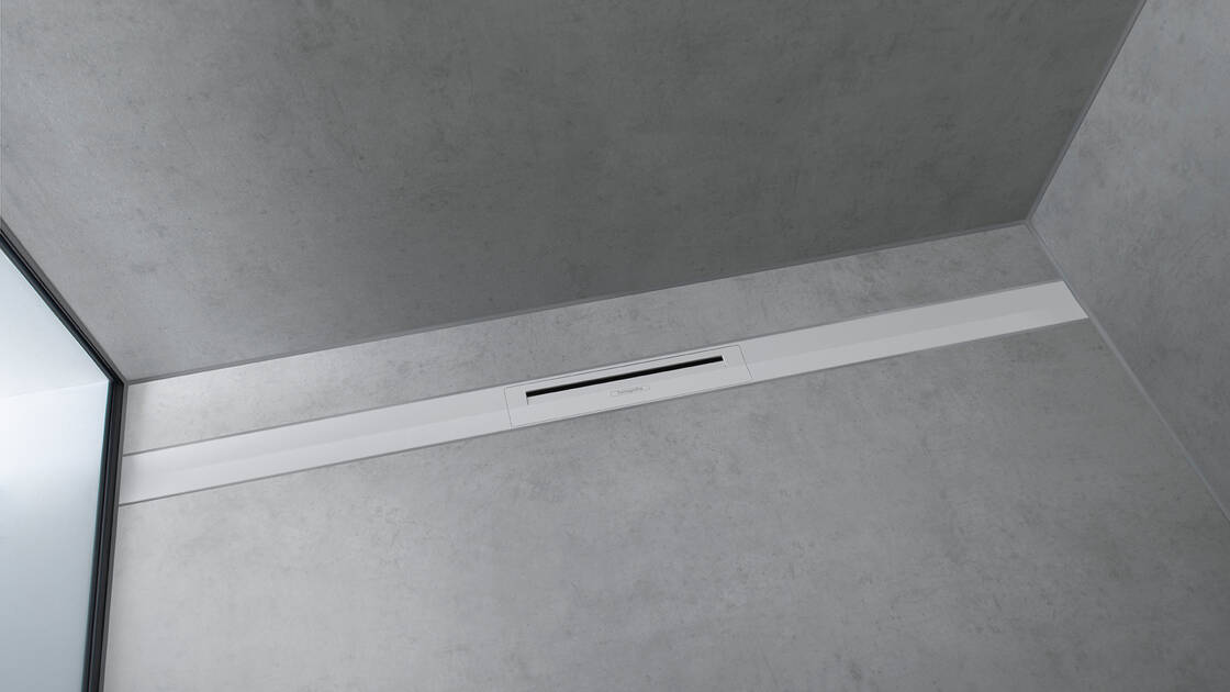 Odpływ liniowy Hansgrohe w łazience z mikrocementem - www.Łazienkarium.pl betonowa łazienka, mikrocement w łazience, mikrocement do łazienki, mikrocement łązienka kolory