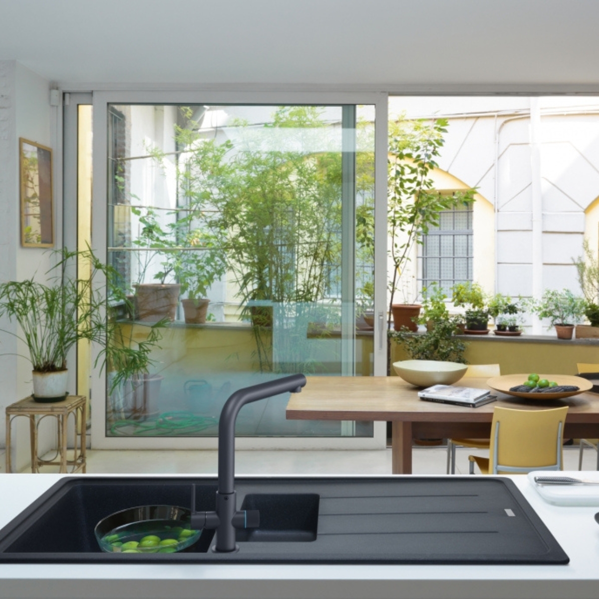 Franke Line Clear Water 2.0 L Bateria kuchenna z obrotową wylewką czarny mat