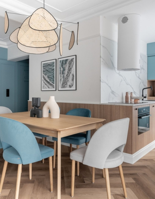 78 m2 w sopockiej kamienicy. Odważne kolory, ponadczasowe łazienki i przedwojenny klimat