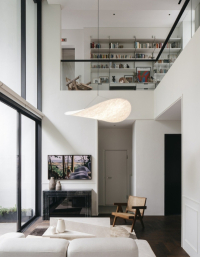 Ten apartament udowadnia, że minimalizm może być przytulny! Zobacz imponujące wnętrza w Singapurze