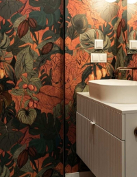 Mocny kolor w łazience. 4 pomysły na modne wnętrze! Tak projektanci urządzają kolorowe łazienki